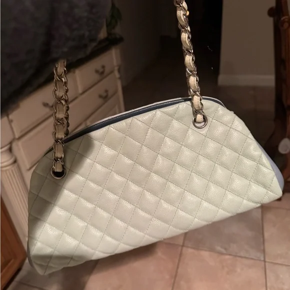 CHANEL Quilted caviar leather Shoulder Bag - Seafoam color with light blue - Picture 6 of 14